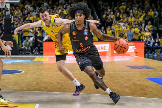 Pictured, from left: Jonas Mattisseck (ALBA, 09), Stefan Smith (NINERS Chemnitz, 02), in Germany, Berlin, basketball, Alba Berlin and the Niners Chemnitz, BBL season opener, opening game, at the UBER Arena, September 18, 2026, Copyright: HMBxMedia UwexKoch