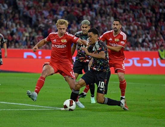 September 18, 2026, 2026–2027 Bundesliga, Matchday 4, FC Bayern Munich vs. 1. FC Union Berlin, at the Allianz Arena in Munich, from left: Leopold Querfeld (Union Berlin) vs. Jamal Musiala (Bayern Munich)