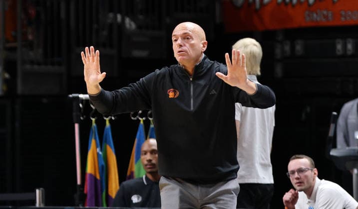 Coach Rodrigo Pastore gives instructions; Upper-body drill; Sports; Basketball; BBL; Bundesliga; Men s 1; Matchday; 2026–2027 season; September 18, 2026; ALBA Berlin vs. Niners Chemnitz 99ers