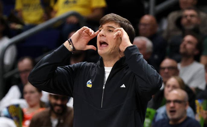 Coach Pedro Calles gives instructions; Upper-body drill; Basketball; BBL; Bundesliga; Men s 1; Matchday; 2026–2027 season; September 18, 2026; ALBA Berlin vs. Niners Chemnitz 99ers