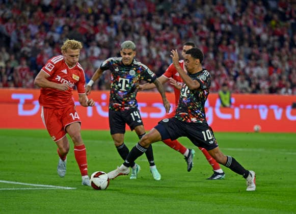 September 18, 2026, 2026–2027 Bundesliga, Matchday 4, FC Bayern Munich vs. 1. FC Union Berlin, at the Allianz Arena in Munich, from left: Leopold Querfeld (Union Berlin) vs. Jamal Musiala (Bayern Munich)