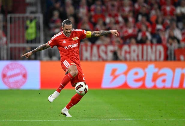 Christopher Trimmel, 1. FC Union Berlin (FCU), 28, in action with the ball; FC Bayern Munich (FCB) vs. 1. FC Union Berlin (FCU), September 18, 2026. DFL regulations prohibit any use of photographs as image sequences and or quasi-video. FC Bayern Munich (FCB) vs. 1. FC Union Berlin (FCU)