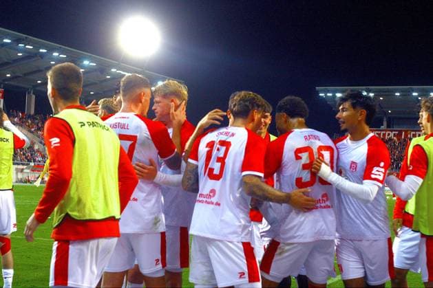 After the 1:3 victory, celebrations for goal scorer Niclas Stierlin Halle, No. 13, Northeast Regional League 2026–27: FSV Zwickau vs. Hallescher FC on September 18, 2026: FSV Zwickau vs. Hallescher FC