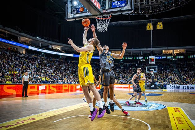 Basketball Berlin, September 18, 2026; 2026–2027 Season; EasyCredit BBL 1 Bundesliga Men; Alba Berlin vs. NINERS Chemnitz; Malte Delow (Alba Berlin, No. 06) vs. Nighael Ceaser (Chemnitz, No. 22)