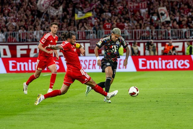 Soccer, Men s, 2026–2027 Season, Bundesliga 1, Matchday 4, FC Bayern Munich vs. FC Union Berlin; from left: Janik Haberer (FC Union Berlin), Christopher Trimmel (FC Union Berlin), Luis Diaz (Bayern Munich); September 18, 2026, Copyright: xMatthiasxKochx
