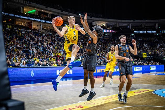 Basketball Berlin, September 18, 2026; 2026–2027 Season; EasyCredit BBL 1 Bundesliga Men; Alba Berlin vs. NINERS Chemnitz; Sam Griesel (Alba Berlin, No. 05); Stefan Smith (Chemnitz, No. 02)