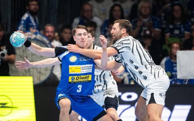 HANDBALL OPEL HBL MATCHDAY 5 THSV EISENACH THW KIEL ** FOR EDITORIAL PURPOSES ONLY ** EDITORIAL USE ONLY ** p September 18, 2026 Eisenach Handball Opel Handball 1 Bundesliga 2026–2027 Season Werner Assmann Hall Matchday 5 ThSV Eisenach vs. THW Kiel in a photo by Oskar Joelsson 3 ThSV Eisenach in a duel with Harald Reinkind 6 THW Kiel 2 Germany Thuringia Eisenach Copyright SaschaxFromm Copyright: SaschaxFromm doc87nqinzjnw7j28m8hur ,EDITORIAL USE ONLY Copyright: SaschaxFromm