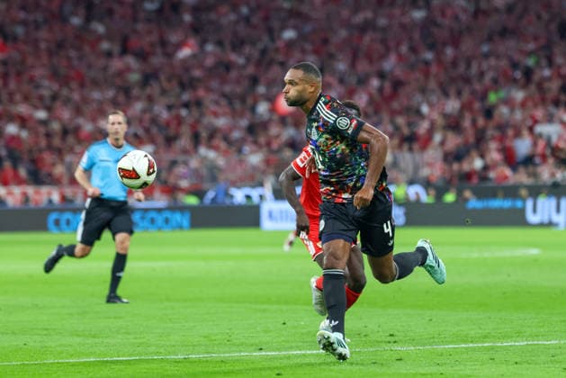 Jonathan Tah, FC Bayern Munich, No. 04 with the ball, GER, FC Bayern Munich vs. 1. FC Union Berlin, soccer, Bundesliga, Matchday 4, 2026–2027 season, September 18, 2026, DFL and DFB regulations prohibit any use of photographs as image sequences and or quasi-video, GER, FC Bayern Munich vs. 1. FC Union Berlin, soccer, Bundesliga, Matchday 4, 2026–2027 season, September 18, 2026, Munich Copyright: xEibner-Pressefoto JennixMaulx EP_JML
