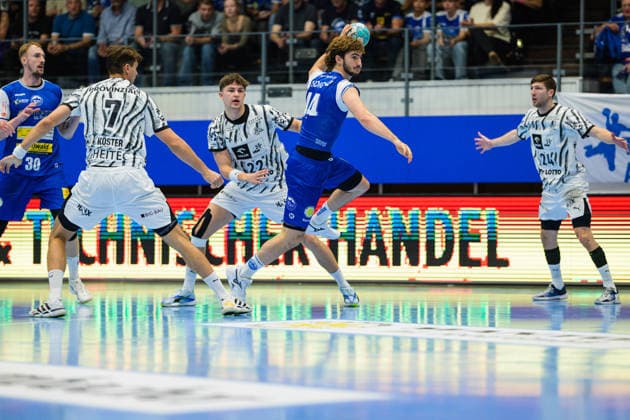 Stephan Seitz (ThSV Eisenach, 44) manages to get past Julian Koester (THW Kiel, 07) and Rasmus Ankermann (THW Kiel, 22); Lukas Zerbe (THW Kiel, 24) and Dominik Solak (ThSV Eisenach, 30 GER), ThSV Eisenach vs. THW Kiel, 1st Opel Handball Bundesliga, Handball, Matchday 5, 2026–2027 season, 8:00 p.m., September 18, 2026 (GER), ThSV Eisenach vs. THW Kiel, 1st Opel Handball Bundesliga, Handball, Matchday 5, 2026–2027 season, 8:00 p.m., September 18, 2026, Eisenach Copyright: xMartinxHerbstx