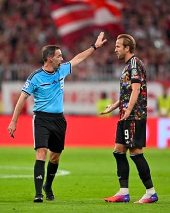 September 18, 2026, 2026–2027 Bundesliga Season, Matchday 4, FC Bayern Munich vs. 1. FC Union Berlin, at the Allianz Arena in Munich, Harry Kane of FC Bayern Munich protests to referee Benjamin Brand. Germany