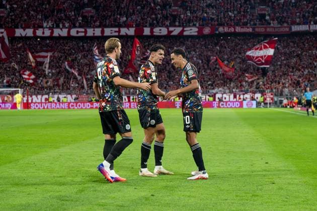 Soccer, Men s, 2026–2027 Season, Bundesliga Matchday 4, FC Bayern Munich 1 FC Union Berlin, from left: Harry Kane (Bayern Munich), Aleksandar Pavlovic (Bayern Munich), Jamal Musiala (Bayern Munich), celebrating after the 1–0 goal, September 18, 2026, Copyright: xMatthiasxKochx
