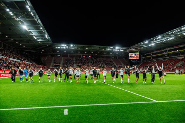 GPFBL, 1 FSV Mainz 05 vs. Eintracht Frankfurt, September 18, 2026, Mainz: Collective celebration by the Frankfurt women’s team following their victory in the Google Pixel Women’s Bundesliga match on Matchday 5 of the 2026–27 season between 1 FSV Mainz 05 and Eintracht Frankfurt at the MEWA Arena in Mainz, September 18, 2026 Copyright: xBEAUTIFULxSPORTS Hahnex