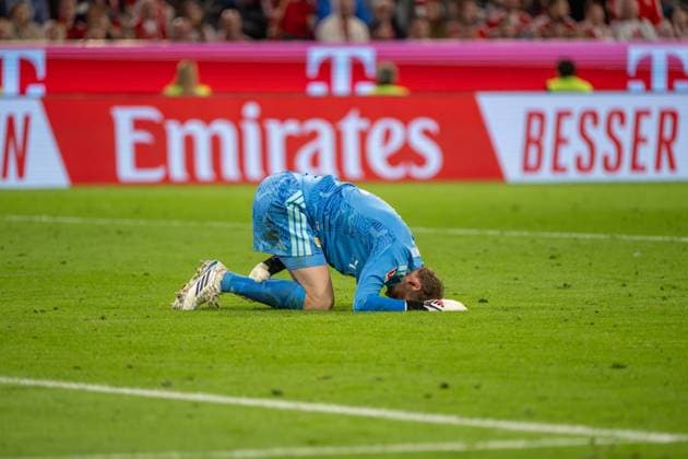 Soccer, Men s, 2026–2027 Season, Bundesliga 1, Matchday 4, FC Bayern Munich vs. 1. FC Union Berlin, Goalie Frederik Rönnow of 1. FC Union Berlin on the ground, September 18, 2026, Copyright: xMatthiasxKochx