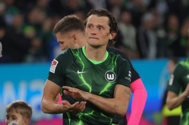 September 18, 2026, xgox, Soccer, 2. Bundesliga, VfL Wolfsburg vs. SV Darmstadt 98, featuring Fabian Reese of Wolfsburg, 11: Celebrating the victory, celebrating after the final whistle. DFL and DFB regulations prohibit any use of photographs as image sequences and or quasi-video. Wolfsburg