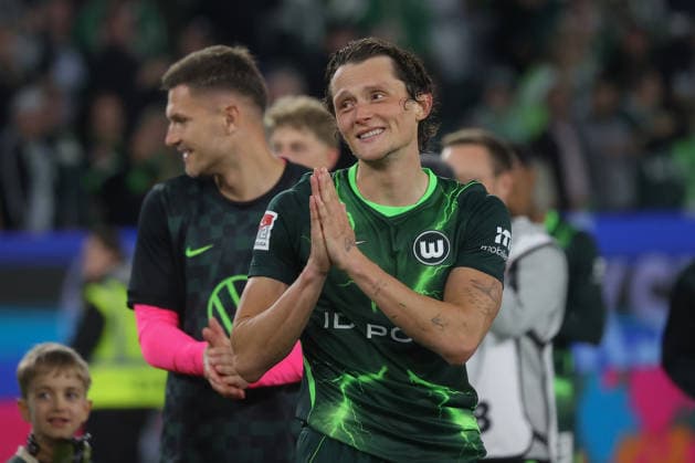 September 18, 2026, xgox, Soccer, 2. Bundesliga, VfL Wolfsburg vs. SV Darmstadt 98, featuring Fabian Reese of Wolfsburg, 11: Celebrating the victory, celebrating after the final whistle. DFL and DFB regulations prohibit any use of photographs as image sequences and or quasi-video. Wolfsburg