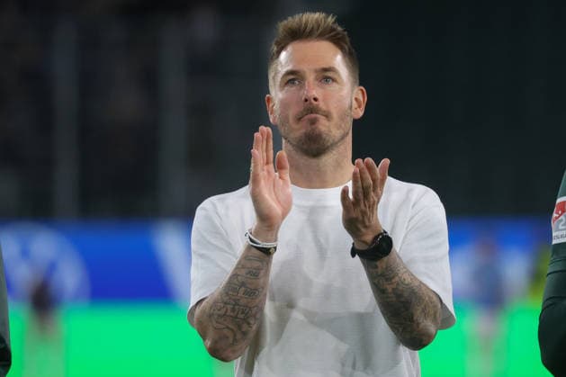 September 18, 2026, xgox, Soccer, 2. Bundesliga, VfL Wolfsburg vs. SV Darmstadt 98, Tobias Strobl (Wolfsburg), coach celebrating the victory, celebrations after the final whistle. DFL and DFB regulations prohibit any use of photographs as image sequences and or quasi-video. Wolfsburg