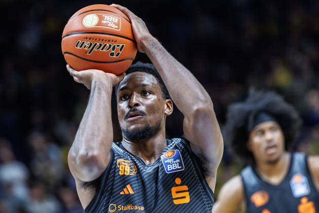 Basketball, Men s Bundesliga, Alba Berlin vs. Niners Chemnitz, Uber Arena on September 18, 2026, in Berlin. Phlandrous Fleming Jr. of the Niners Chemnitz shoots the ball toward the basket. Alba Berlin vs. Niners Chemnitz