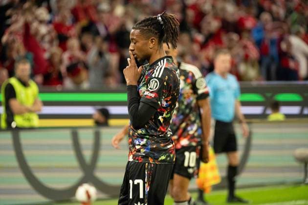 September 18, 2026: Soccer – FC Bayern Munich vs. Union Berlin, Matchday 4 of the Bundesliga at the Allianz Arena in Munich; Michael Olise celebrates a goal for FC Bayern Munich, 17–3 at halftime IMPORTANT NOTICE: In accordance with DFL and DFB regulations, it is prohibited to use or allow the use of photographs taken in the stadium and or during the game in the form of sequential images and or video-like photo sequences. Copyright: xJamesxZabelx