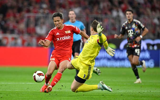 Tackle, Goalkeeper Manuel Neuer, FC Bayern Munich (FCB) 01 vs. Woo Yeong Jeong, 1 FC Union Berlin (FCU) 11, FC Bayern Munich (FCB) vs. 1 FC Union Berlin (FCU) on September 18, 2026. DFL regulations prohibit any use of photographs AS IMAGE SEQUENCES AND OR QUASI-VIDEO FC Bayern Munich FCB vs. 1 FC Union Berlin FCU