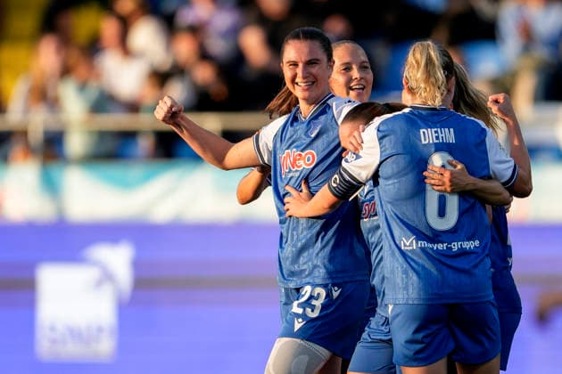 From left: Goal scorer Chiara Hahn (TSG), 23; Lisann Kaut (TSG), 4; Vanessa Diehm (TSG), 6; players from TSG 1899 Hoffenheim celebrating the 1-0 goal, Celebration, goal celebration, scoring a goal, celebrate the goal, goal, celebration, celebrating the goal, joy, happiness, happy, optimistic, positive, game scene, highlight, action, 18 09 2026, Sinsheim, Hoffenheim, Germany, soccer, Google Pixel Women’s Bundesliga, TSG 1899 Hoffenheim vs. VfL Wolfsburg, DFB and DFL regulations prohibit any use of photographs as image sequences and or quasi-video xozx