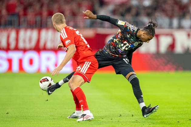 Michael Olise 17 (FC Bayern Munich) in a tackle with Tom Rothe 15 (1. FC Union Berlin), FC Bayern Munich vs. 1. FC Union Berlin, Bundesliga, Matchday 4, September 18, 2026. DFB regulations prohibit any use of photographs as image sequences and or quasi-video. Munich, Bayern, Germany Copyright: xkolbert-press UlrichxGamelx