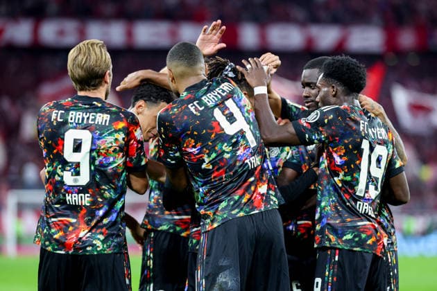 September 18, 2026, GER, Soccer, Men s, 1st Bundesliga, 2026–2027 season, Matchday 4, FC Bayern Munich vs. 1. FC Union Berlin Goal celebration: Cheers for the 3–0 goal by Michael Olise FC Bayern Munich 17 DFB and DFL regulations prohibit any use of photographs as image sequences and or quasi-video Munich Allianz Arena Bayern Germany Copyright: xNordphoto Schneiderx