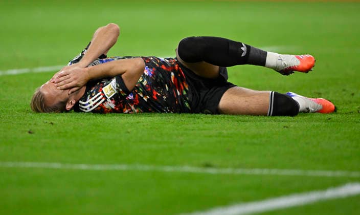 Harry Kane, FC Bayern Munich (FCB), injured, lying on the ground; FC Bayern Munich (FCB) vs. 1. FC Union Berlin (FCU), September 18, 2026. DFL regulations prohibit any use of photographs as image sequences and or quasi-video. FC Bayern Munich FCB vs. 1. FC Union Berlin FCU