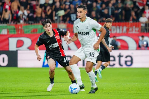IPA88678852 - Simone Cinquegrano (US Sassuolo) during the AC Monza vs. US Sassuolo Italian Serie A soccer match in Monza, Italy, on September 18, 2026  Copyright: xLucaxRossini IPAxSportx xx IPA88678852