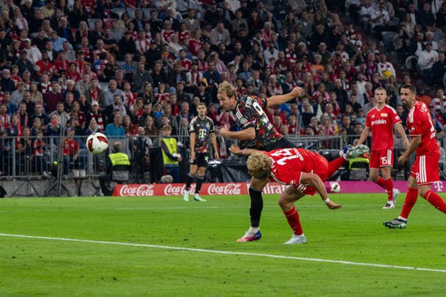 Soccer, Men s, 2026–2027 Season, Bundesliga 1, Matchday 4, FC Bayern Munich vs. 1. FC Union Berlin; Harry Kane of Bayern Munich scores the goal to make it 4–0 against Leopold Querfeld of 1. FC Union Berlin and Rani Khedira of 1. FC Union Berlin, September 18, 2026, Copyright: xMatthiasxKochx
