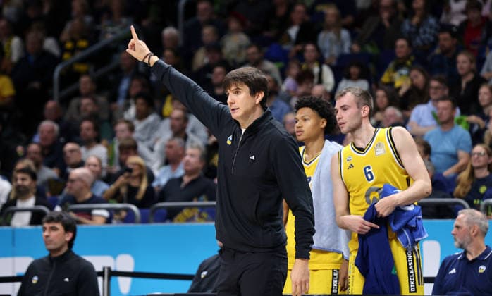 Coach Pedro Calles, Jack Kayil, Malte Delow in action; upper body; sports; basketball; BBL; Bundesliga; Men s Division 1; Matchday; 2026-2027 season; September 18, 2026; ALBA Berlin vs. Niners Chemnitz 99ers