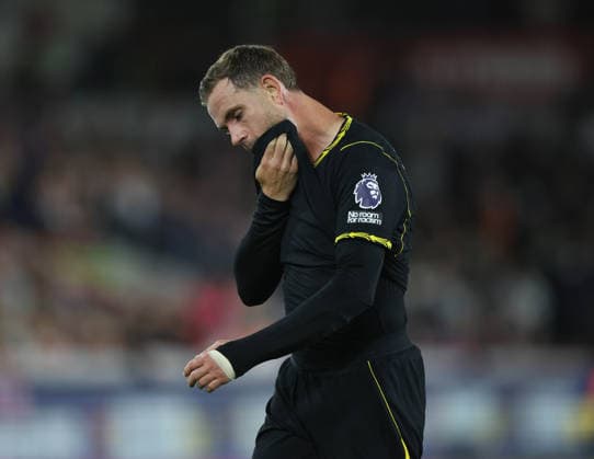 Premier League - Brentford v Chelsea LONDON, ENGLAND, SEPTEMBER 18: Jordan Henderson of Chelsea looks disappointed & dejected during The Premier League match between Brentford v Chelsea at GTECH Community Stadium, London, England, on September 18. (Photo by Daniel Weir) London GTECH Community Stadium England Copyright: xDanielxWeir SportsxPressxPhotox Sportspressphoto_SPR234090