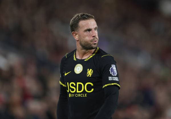 Premier League - Brentford v Chelsea LONDON, ENGLAND, SEPTEMBER 18: Jordan Henderson of Chelsea looks disappointed & dejected during The Premier League match between Brentford v Chelsea at GTECH Community Stadium, London, England, on September 18. (Photo by Daniel Weir) London GTECH Community Stadium England Copyright: xDanielxWeir SportsxPressxPhotox Sportspressphoto_SPR234093