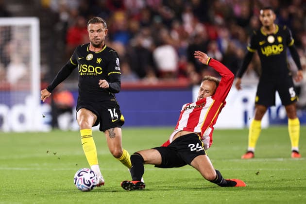 Brentford gegen Chelsea, 18. September 2026, London, Premier League, Fußball: Brentford gegen Chelsea – Jordan Henderson von Chelsea wird von Mikkel Damsgaard von Brentford gestoppt. Foto: Jacques Feeney, Abseits, London, Großbritannien  Copyright: xJacquesxFeeneyx xOffsidexOffside
