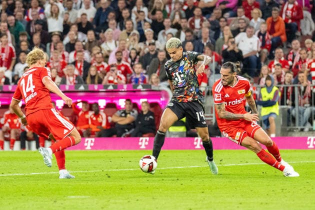Leopold Querfeld 14 1 FC Union Berlin, Luis Diaz 14 FC Bayern Munich, Christopher Trimmel 28 1 FC Union Berlin, FC Bayern Munich 1 FC Union Berlin, Bundesliga, Matchday 4, September 18, 2026. DFB regulations prohibit any use of photographs as image sequences and or quasi-video. Munich, Bayern, Germany Copyright: xkolbert-press UlrichxGamelx