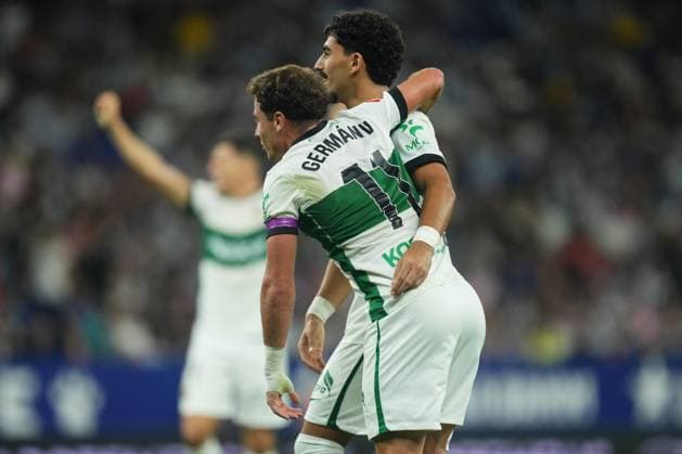 German Valera and Roy Revivo of Elche CF celebrating the 0-2 during the La Liga EA Sports match between RCD Espanyol and Elche CF played at RCDE Stadium on September 18, 2026 in Barcelona, Spain. (Photo by Bagu Blanco PRESSINPHOTO) ESP: RCD Espanyol - Elche CF. La Liga EA Sports. Macthday 7, RCDE Stadium, Barcelona, Spain - 18 Sep 2026Barcelona RCDE Stadium Barcelona Spain  Copyright: xBlanco PRESSINPHOTO Shutterstockx 17157702s
