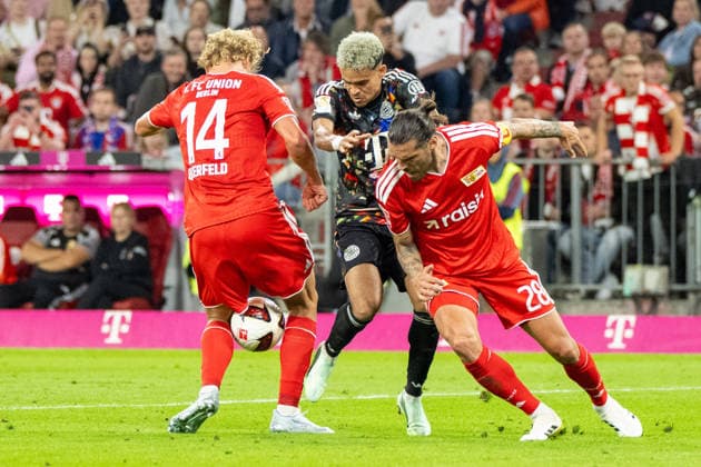 Leopold Querfeld 14 1 FC Union Berlin, Luis Diaz 14 FC Bayern Munich, Christopher Trimmel 28 1 FC Union Berlin, FC Bayern Munich 1 FC Union Berlin, Bundesliga, Matchday 4, September 18, 2026. DFB regulations prohibit any use of photographs as image sequences and or quasi-video. Munich, Bayern, Germany Copyright: xkolbert-press UlrichxGamelx