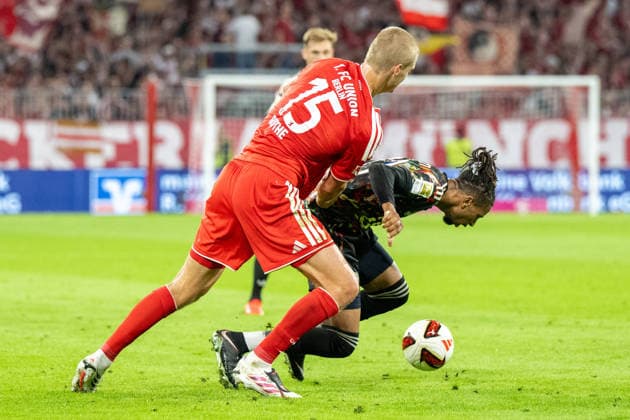 Tom Rothe 15 1 FC Union Berlin, Michael Olise 17 FC Bayern Munich, FC Bayern Munich 1 FC Union Berlin, Bundesliga, Matchday 4, September 18, 2026. DFB regulations prohibit any use of photographs as image sequences and or quasi-video. Munich, Bayern, Germany Copyright: xkolbert-press UlrichxGamelx