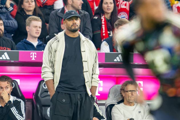 Head Coach Vincent Kompany looks somewhat bored at FC Bayern Munich; FC Bayern Munich 1, FC Union Berlin, Bundesliga, Matchday 4, September 18, 2026. DFB regulations prohibit any use of photographs as image sequences and or quasi-video. Munich, Bayern, Germany Copyright: xkolbert-press UlrichxGamelx
