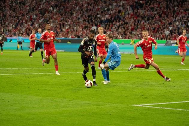 September 18, 2026: Soccer – FC Bayern Munich vs. Union Berlin, Matchday 4 of the Bundesliga at the Allianz Arena in Munich. Shot on goal by Michael Olise (FC Bayern Munich), 17–6 0 IMPORTANT NOTICE: In accordance with DFL and DFB regulations, it is prohibited to use or allow the use of photographs taken in the stadium and or during the game in the form of sequential images and or video-like photo series. Copyright: xJamesxZabelx