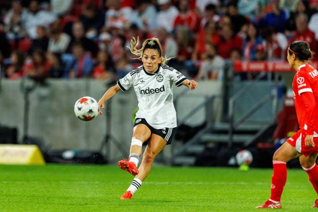 GPFBL, 1 FSV Mainz 05 vs. Eintracht Frankfurt, September 18, 2026, Mainz’s Ereleta Memeti of Eintracht Frankfurt, 7, heads a high ball up front during the Google Pixel Women’s Bundesliga match on Matchday 5 of the 2026–27 season between 1 FSV Mainz 05 and Eintracht Frankfurt at the MEWA Arena, Mainz, September 18, 2026 Copyright: xBEAUTIFULxSPORTS Hahnex