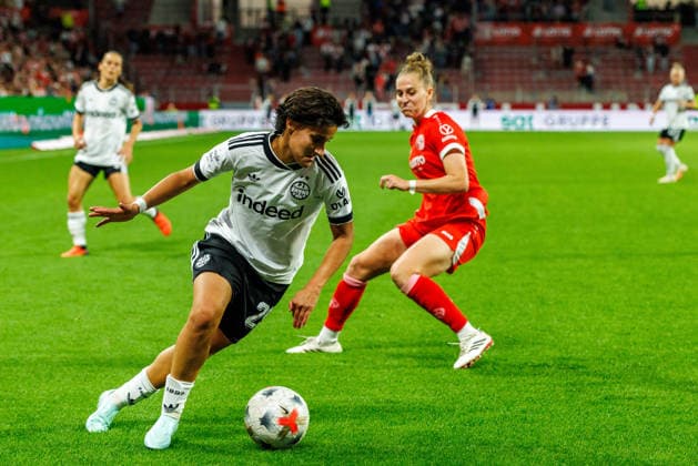 GPFBL, 1. FSV Mainz 05 vs. Eintracht Frankfurt, September 18, 2026, Mainz: Dilara Acikgoez (Eintracht Frankfurt, 29) lets Saskia Matheis (1. FSV Mainz 05) 19, with a body feint on the wing in the Google Pixel Women’s Bundesliga match on Matchday 5 of the 2026–27 season between 1 FSV Mainz 05 and Eintracht Frankfurt at the MEWA Arena, Mainz, September 18, 2026 Copyright: xBEAUTIFULxSPORTS Hahnex