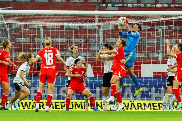 GPFBL, 1 FSV Mainz 05 vs. Eintracht Frankfurt, September 18, 2026, Mainz’s Lina Altenburg of Eintracht Frankfurt intercepts a cross during the Google Pixel Women’s Bundesliga match on Matchday 5 of the 2026–27 season between 1 FSV Mainz 05 and Eintracht Frankfurt at the MEWA Arena, Mainz, September 18, 2026 Copyright: xBEAUTIFULxSPORTS Hahnex