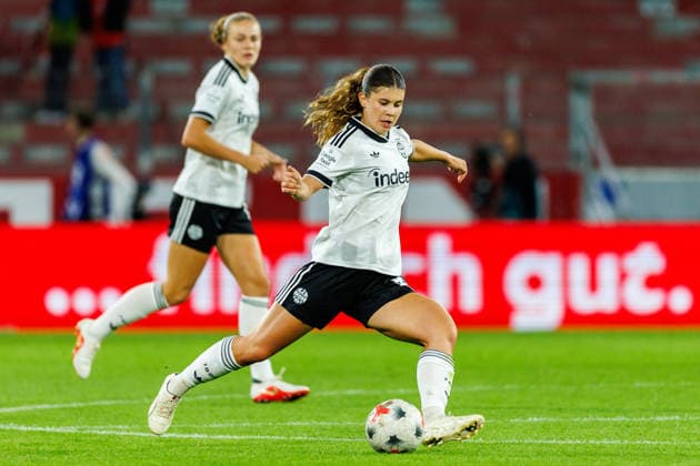 GPFBL, 1 FSV Mainz 05 vs. Eintracht Frankfurt, September 18, 2026, Mainz’s Noemi Ivelj of Eintracht Frankfurt, No. 4, with the ball during a Google Pixel Women’s Bundesliga match on Matchday 5 of the 2026–27 season between 1 FSV Mainz 05 and Eintracht Frankfurt at the MEWA Arena in Mainz, September 18, 2026 Copyright: xBEAUTIFULxSPORTS Hahnex