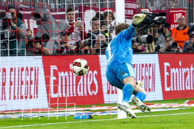 Frederik Roennow 1 1 FC Union Berlin can t hold onto the ball, FC Bayern Munich 1 FC Union Berlin, Bundesliga, Matchday 4, September 18, 2026. DFB regulations prohibit any use of photographs as image sequences and or quasi-video. Munich, Bayern, Germany Copyright: xkolbert-press UlrichxGamelx