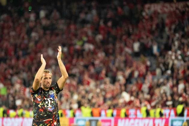 September 18, 2026: Soccer – FC Bayern Munich vs. Union Berlin, Matchday 4 of the Bundesliga at the Allianz Arena in Munich. Harry Kane, FC Bayern Munich, 9 minutes after the final whistle IMPORTANT NOTICE: In accordance with DFL and DFB regulations, it is prohibited to use or allow the use of photographs taken in the stadium and or during the game in the form of image sequences and or video-like photo series. Copyright: xJamesxZabelx