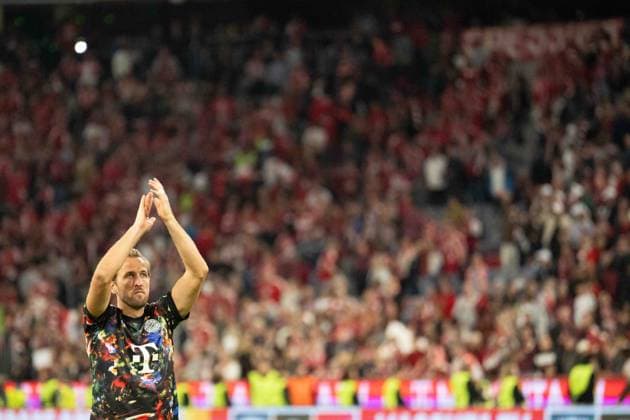 September 18, 2026: Soccer – FC Bayern Munich vs. Union Berlin, Matchday 4 of the Bundesliga at the Allianz Arena in Munich. Harry Kane, FC Bayern Munich, 9 minutes after the final whistle IMPORTANT NOTICE: In accordance with DFL and DFB regulations, it is prohibited to use or allow the use of photographs taken in the stadium and or during the game in the form of image sequences and or video-like photo series. Copyright: xJamesxZabelx