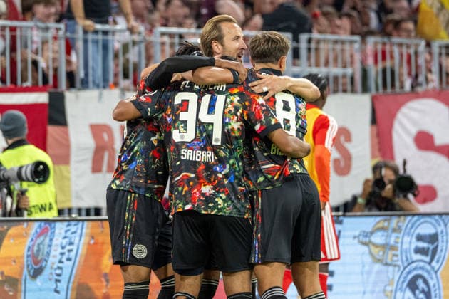 Harry Kane celebrates a goal (9) FC Bayern Munich with the team, FC Bayern Munich 1 FC Union Berlin, Bundesliga, Matchday 4, September 18, 2026. DFB regulations prohibit any use of photographs as image sequences and or quasi-video. Munich, Bayern, Germany Copyright: xkolbert-press UlrichxGamelx