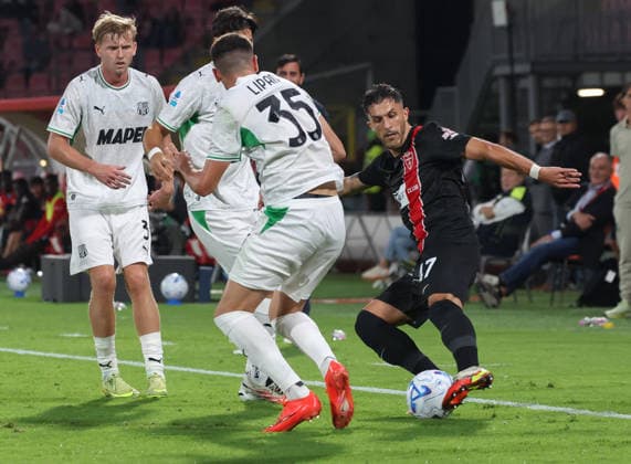 September 18, 2026, Monza: AC Monza s forward Dany Mota Carvalho in action against US Sassuolo s mildfielder Luca Lipani during the Italian Serie A soccer match between AC Monza and US Sassuolo at U-Power Stadium in Monza, Italy, 18 September 2026. ANSA ROBERTO BREGANI. Serie A: Monza - Sassuolo  - ZUMAa110 20260918_zaf_a110_031 Copyright: xRobertoxBreganix