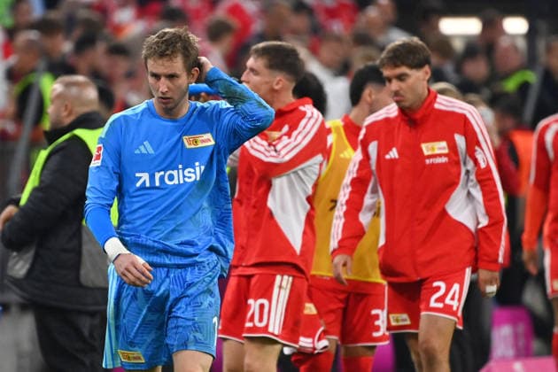 Union Player Departure, Goalie Frederik ROENNOW, 1. FC Union Berlin, Disappointment, Frustration, Disappointed, Frustrated, Dejected, Soccer, Bundesliga Season 2026–2027, Matchday 4, Matchday 04, FC Bayern Munich 1–7–0 FC Union Berlin on September 18, 2026, Allianz Arena