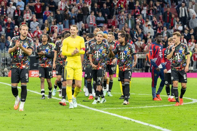 The FC Bayern team with the fans after the 7-0 victory, FC Bayern Munich 1, FC Union Berlin, Bundesliga, Matchday 4, September 18, 2026. DFB regulations prohibit any use of photographs as image sequences and or quasi-video. Munich, Bayern, Germany Copyright: xkolbert-press UlrichxGamelx
